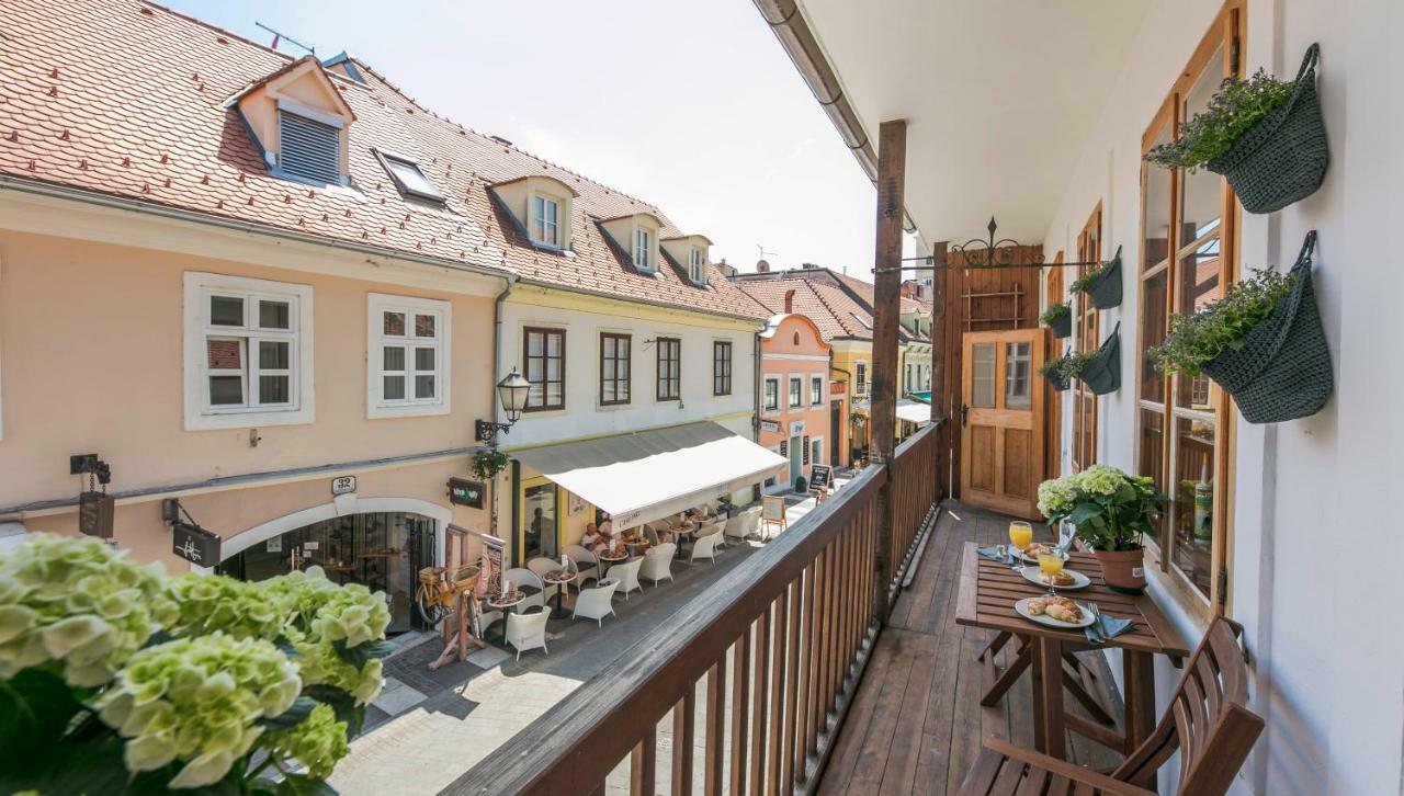 Apartment The 29 *